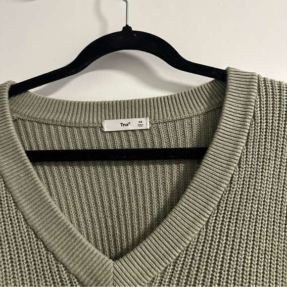 TNA Green V-Neck Sweater - Picture 4 of 5